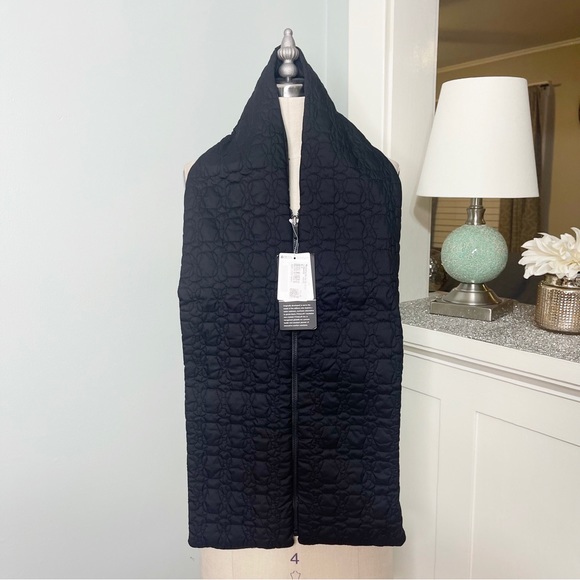 Lululemon Black Reversible Quilted Zip Scarf Unisex Nwt - Picture 7 of 14